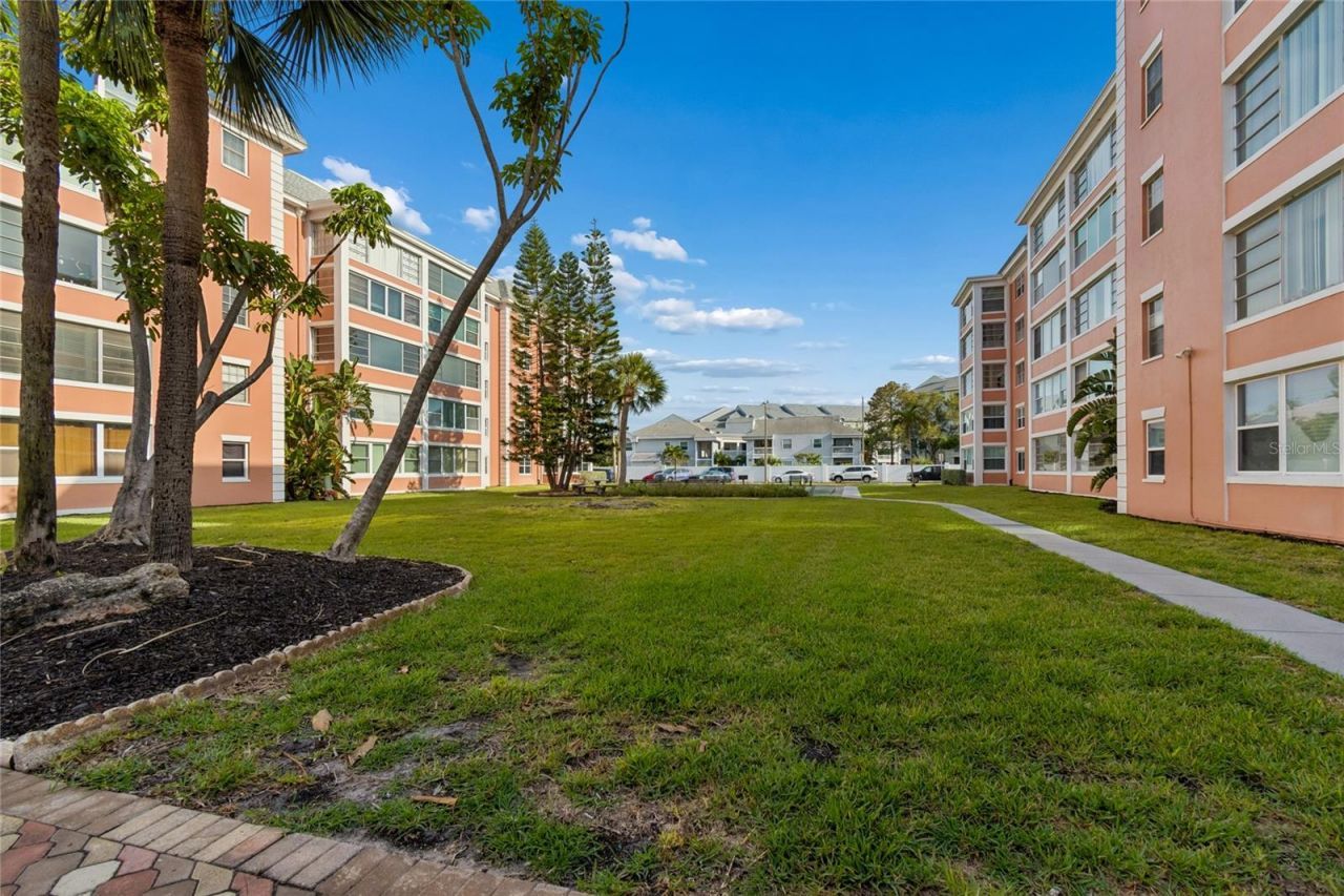 1900 68th Street N, Unit 210, Saint Petersburg, FL 33710 Photo