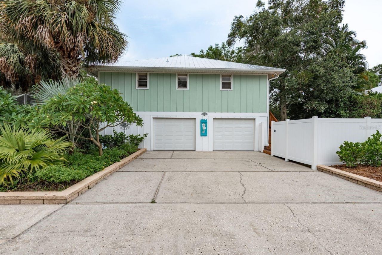 737 Ohio Avenue, Palm Harbor, FL 34683 Main Photo