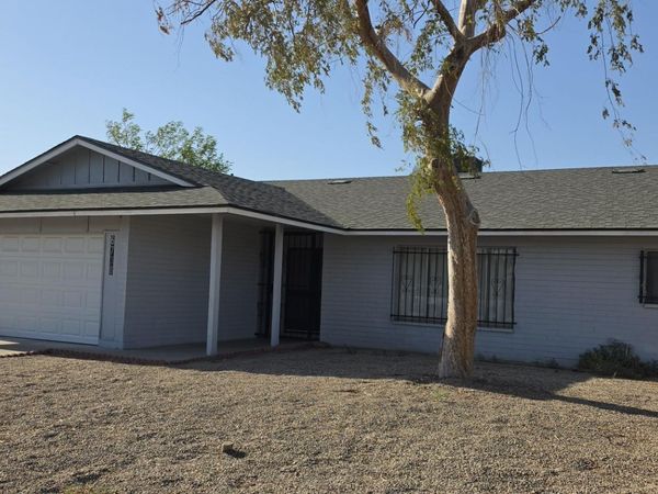 6738 W DENTON Lane, Glendale, AZ 85303