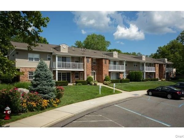 85 Westwood Drive , Unit 110, Westbury, NY 11590