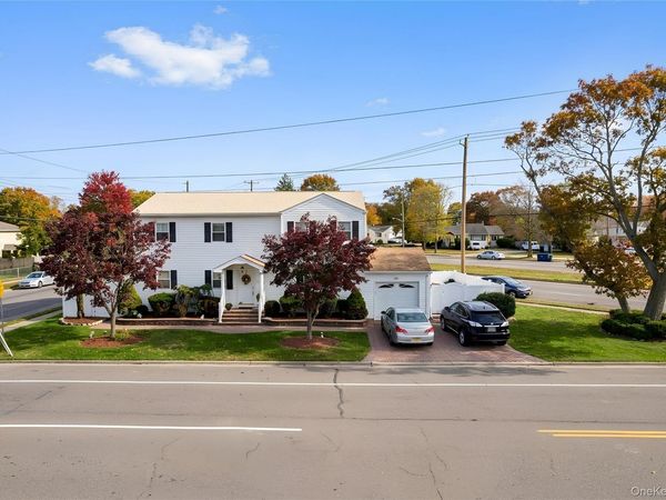 685 3rd Street , West Babylon, NY 11704