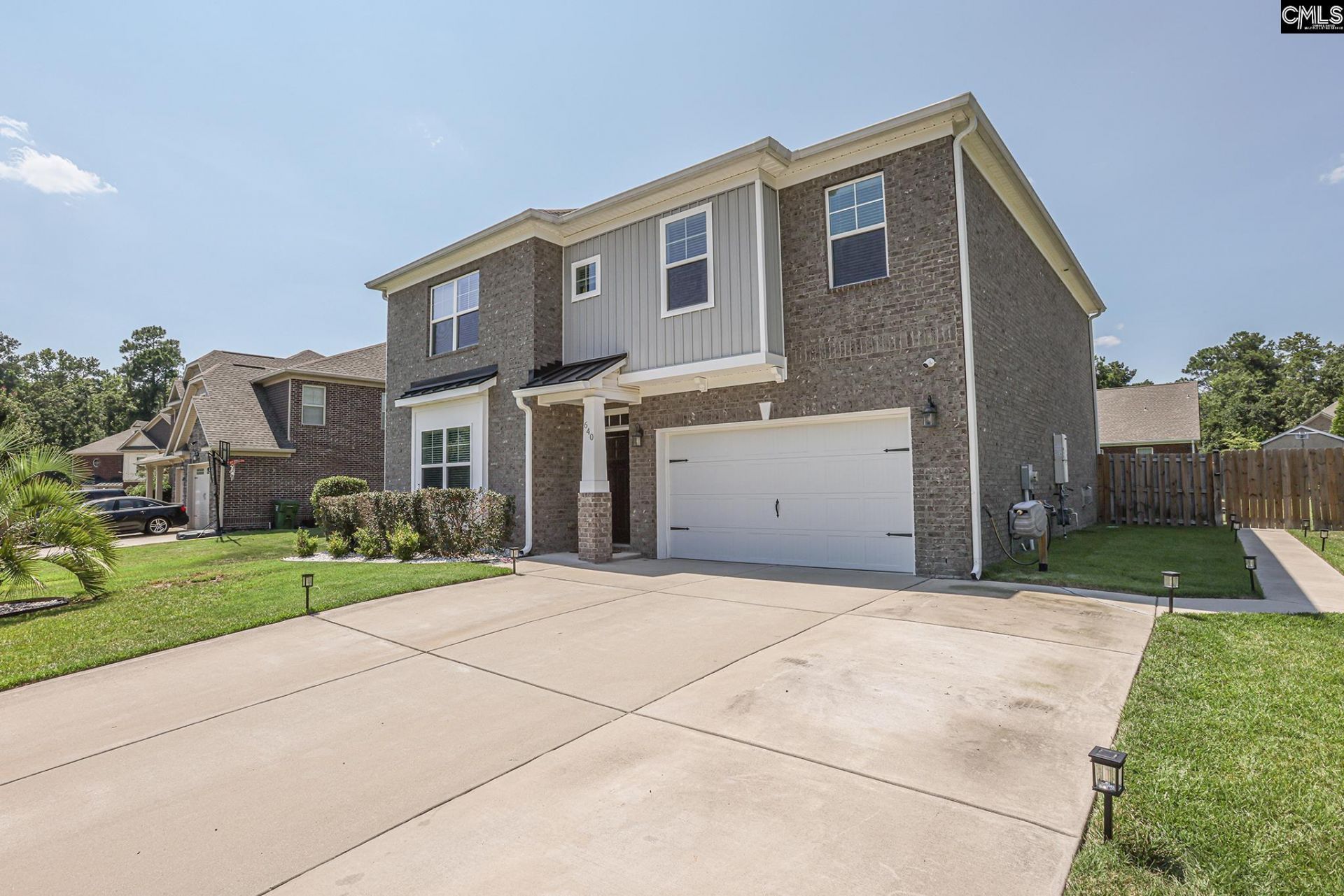 640 Stoneywater Court  Photo 4