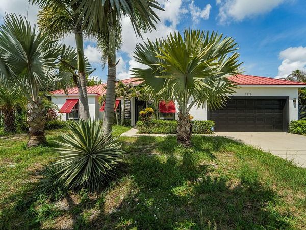 1812 SE FALLON Drive, Port St. Lucie, FL 34983