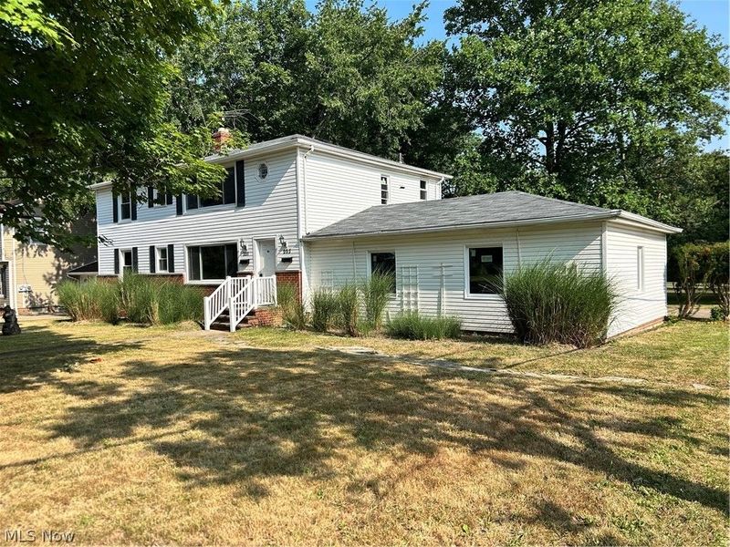 201 W Glendale Street , Bedford, OH 44146 Photo 2