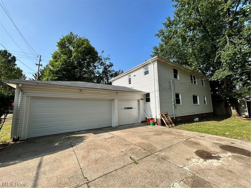 201 W Glendale Street , Bedford, OH 44146 Photo 3