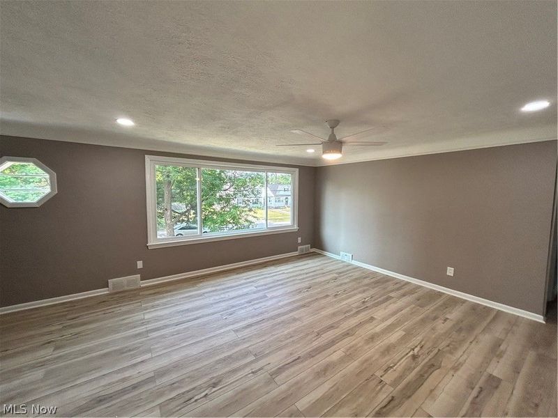 201 W Glendale Street , Bedford, OH 44146 Photo 6