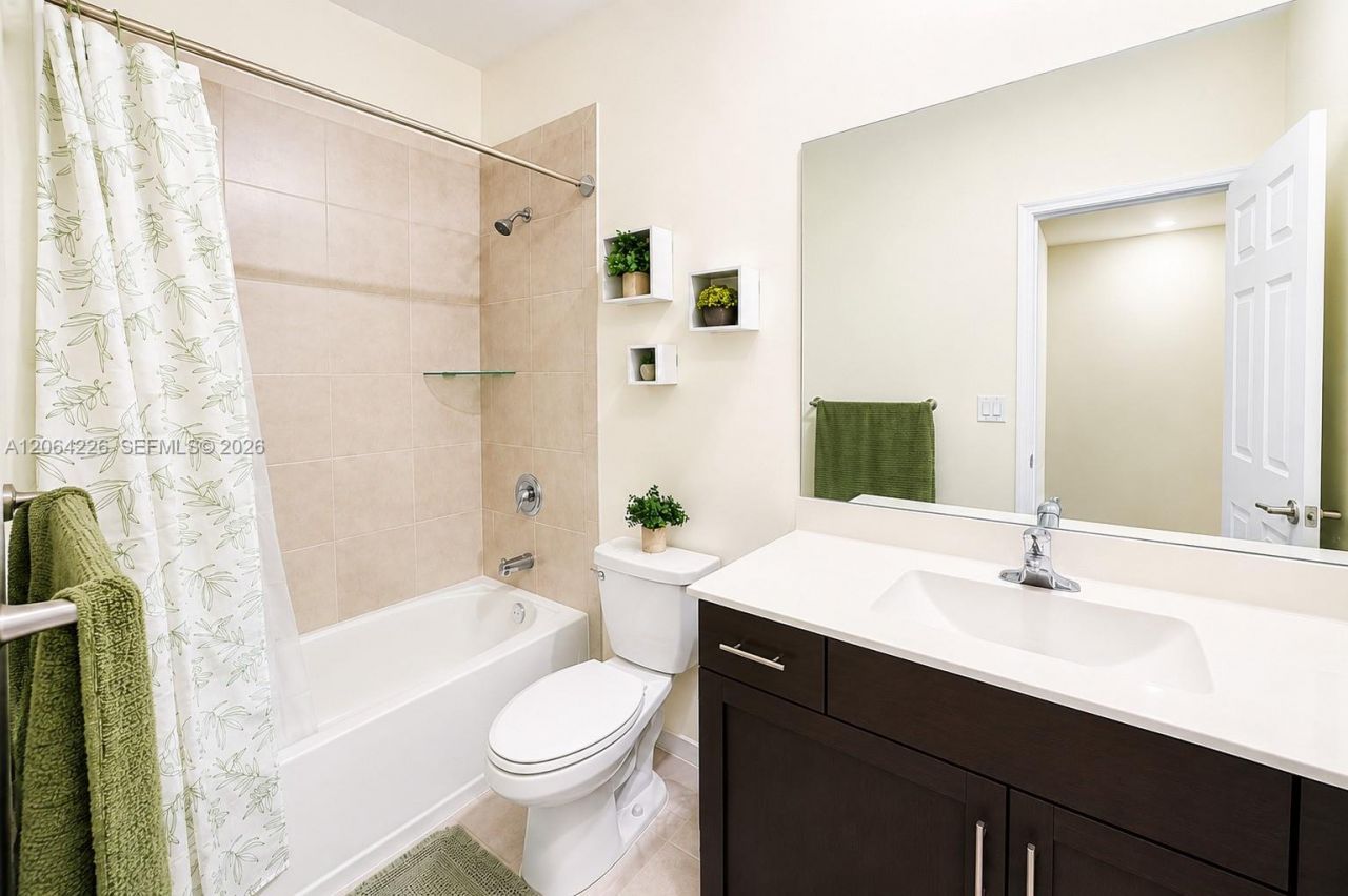 10545 W 32nd Ln, Hialeah, FL 33018 Photo