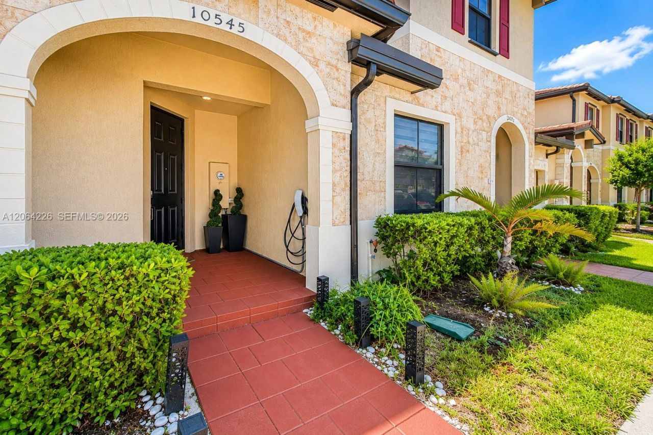 10545 W 32nd Ln, Hialeah, FL 33018 Photo