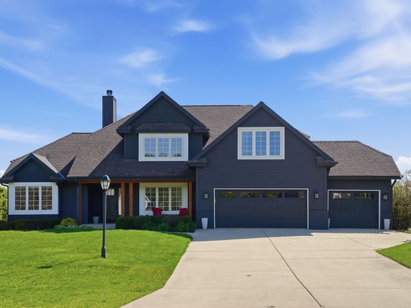 W126N6432 Willow Ct, Menomonee Falls, WI 53051