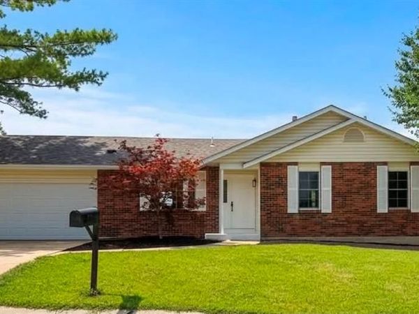 1068 Apricot Drive , St Charles, MO 63301