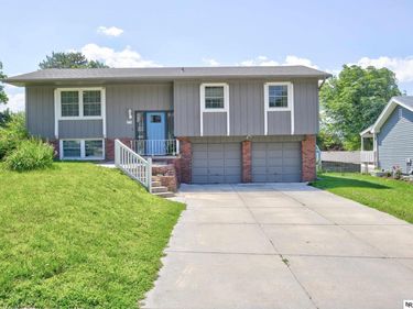 9411 Manderson Street, Omaha, NE 68134