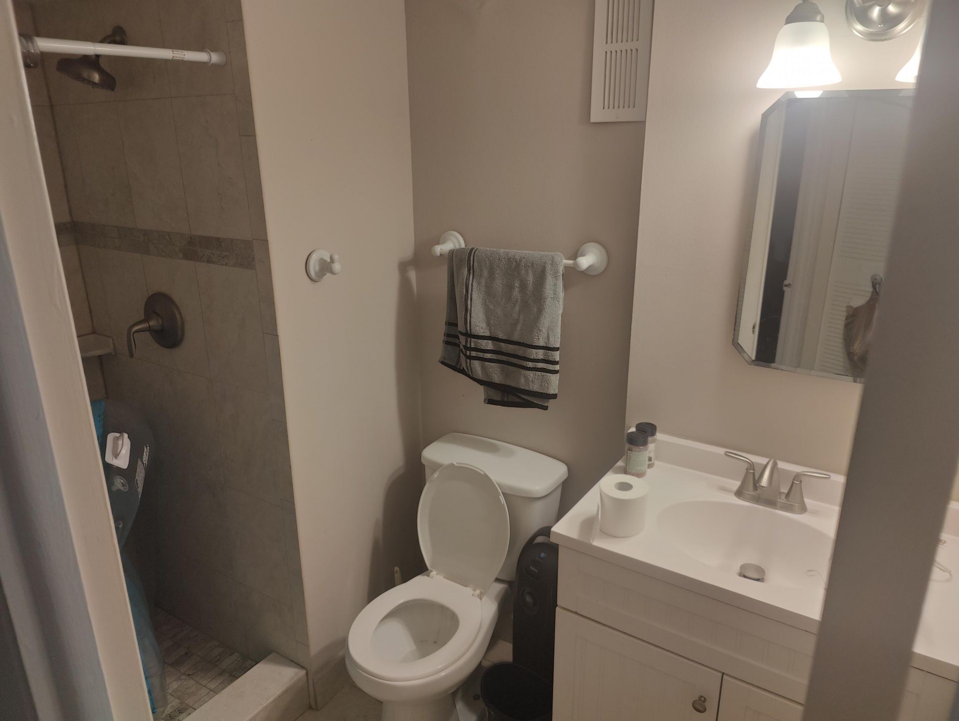 500 Executive Center Drive, Unit 2A, West Palm Beach, FL 33401 Photo
