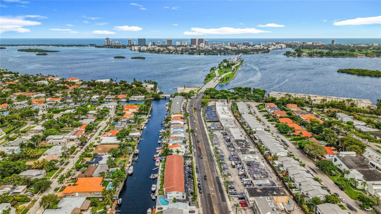 2205 1/2 NE 123rd St, Unit 2205, North Miami, FL 33181 Photo