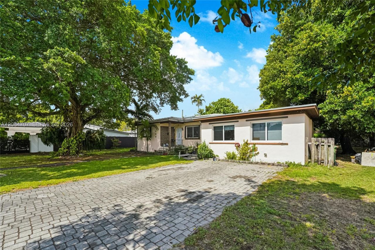 350 To To Lo Chee Dr, Hialeah, FL 33010 Photo