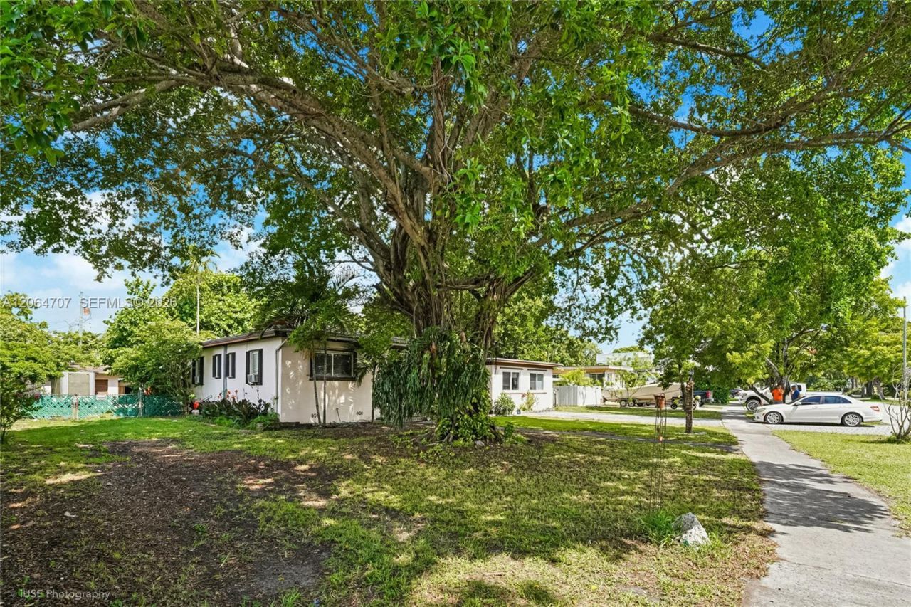 350 To To Lo Chee Dr, Hialeah, FL 33010 Photo