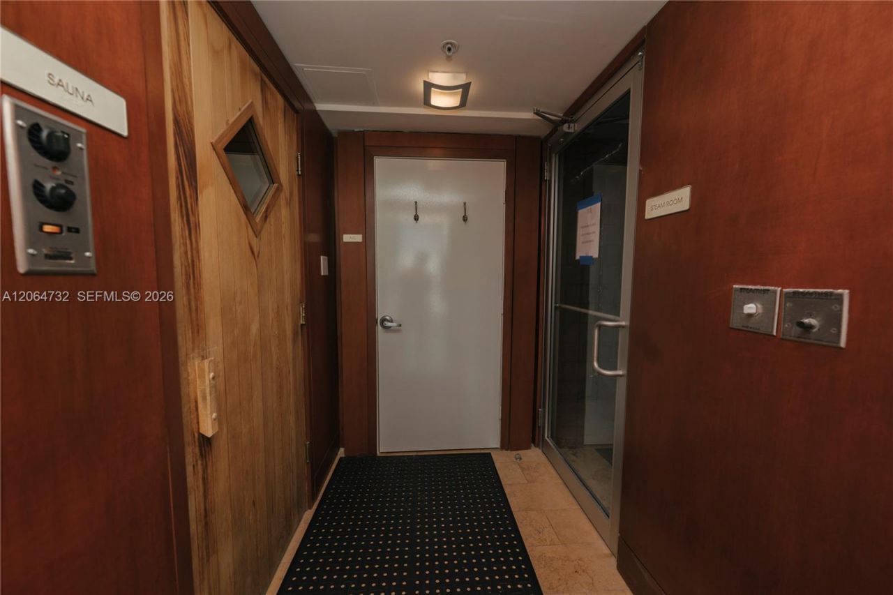 31 SE 5th St , Unit 4214, Miami, FL 33131 Photo