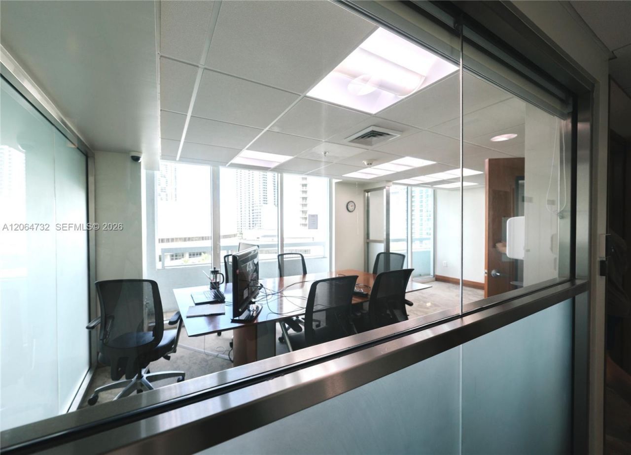 31 SE 5th St , Unit 4214, Miami, FL 33131 Photo