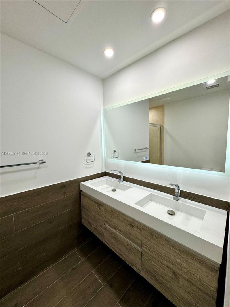 31 SE 5th St , Unit 4214, Miami, FL 33131 Photo