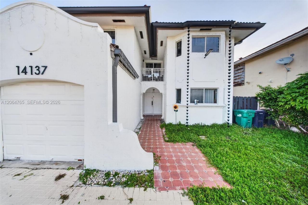 14137 SW 164th Ter, Miami, FL 33177 Photo