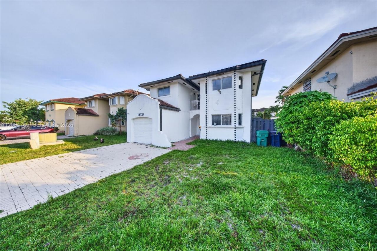 14137 SW 164th Ter, Miami, FL 33177 Photo