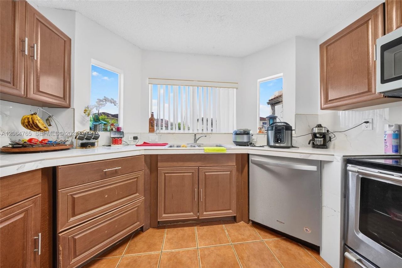 14137 SW 164th Ter, Miami, FL 33177 Photo