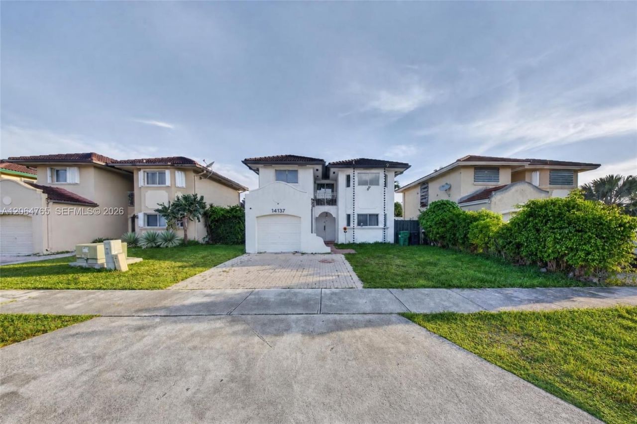 14137 SW 164th Ter, Miami, FL 33177 Photo