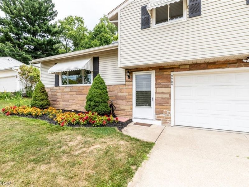 9909 Cynthia Drive , Twinsburg, OH 44087 Photo 2