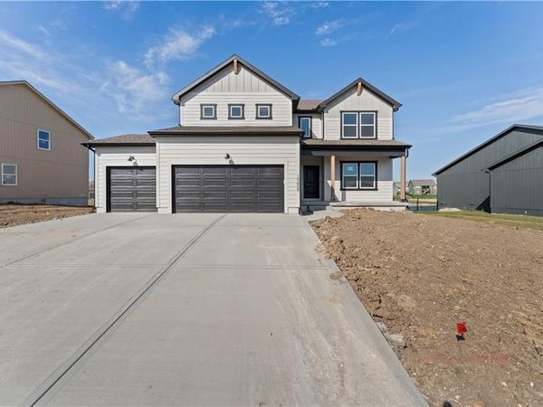 300 SW Amara Drive, Blue Springs, MO 64064
