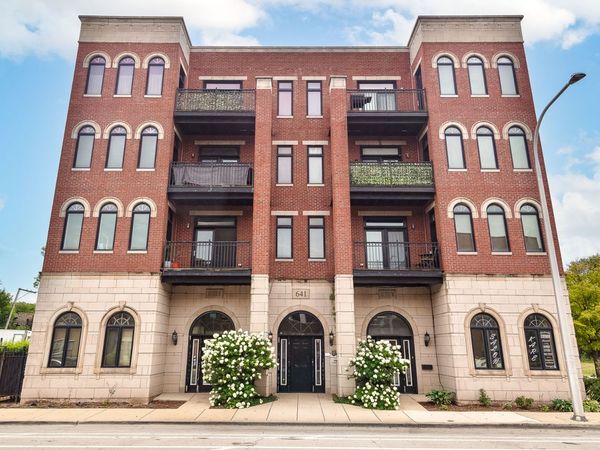 641 E Pershing Avenue , Unit 301, Chicago, IL 60653