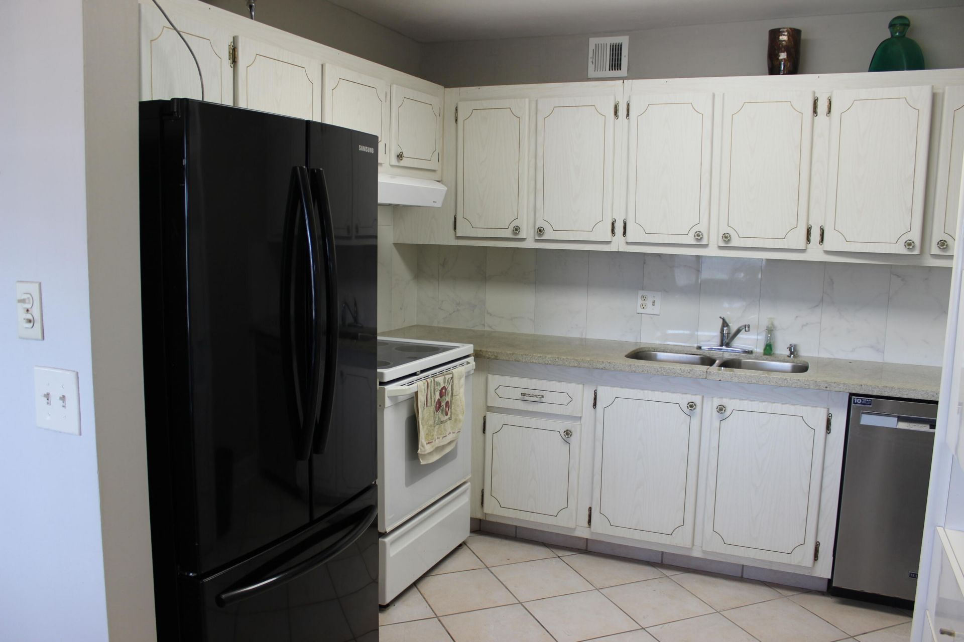 35 Somerset B, Unit 35, West Palm Beach, FL 33417 Photo