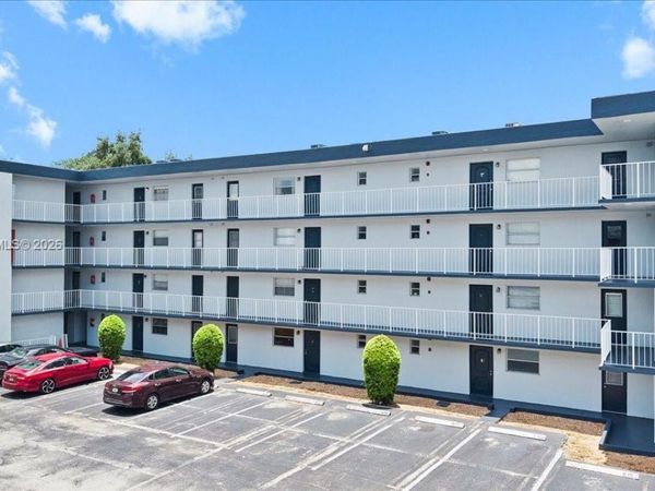 447 NE 195 th St , Unit 414, Miami, FL 33179