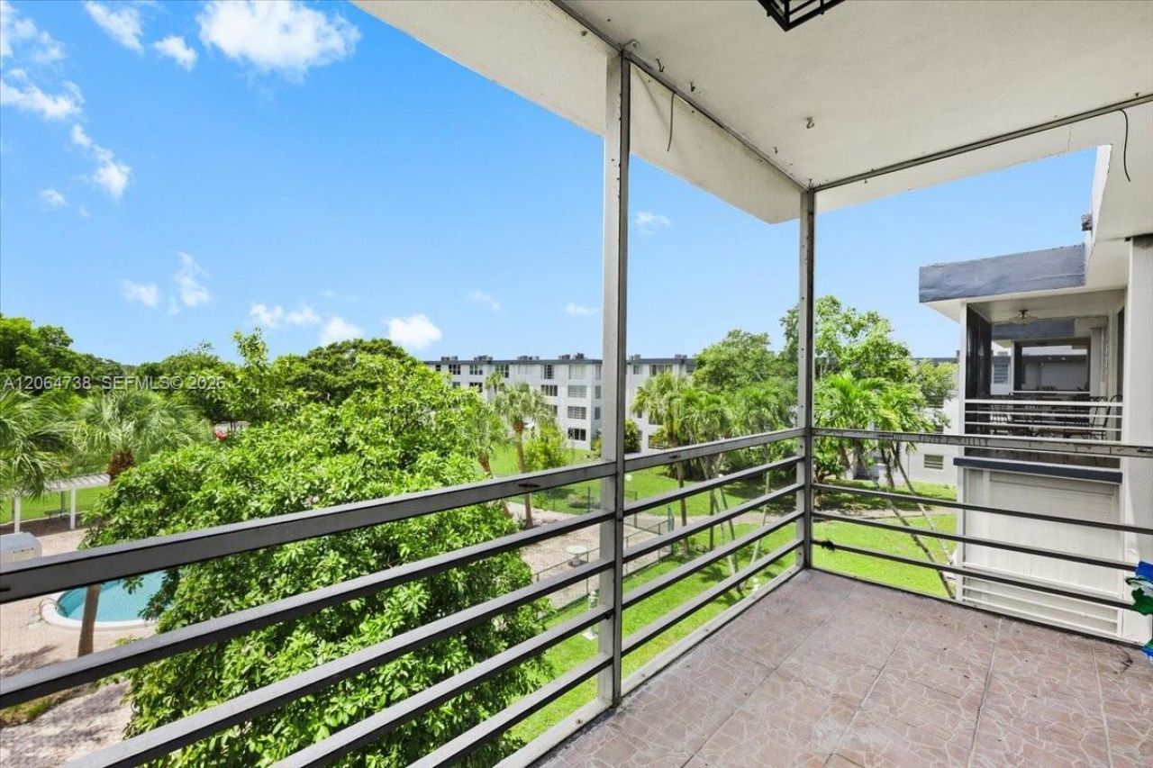 447 NE 195 Th St , Unit 414, Miami, FL 33179 Photo