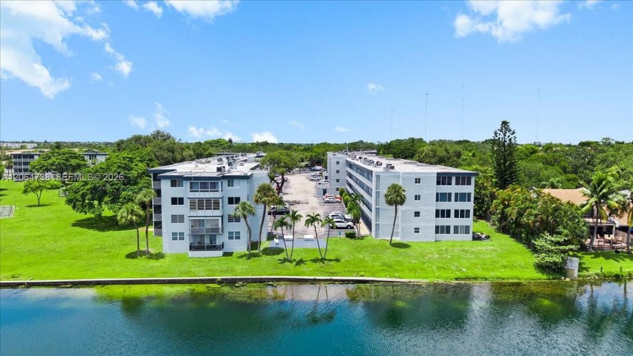 447 NE 195 Th St , Unit 414, Miami, FL 33179 Photo