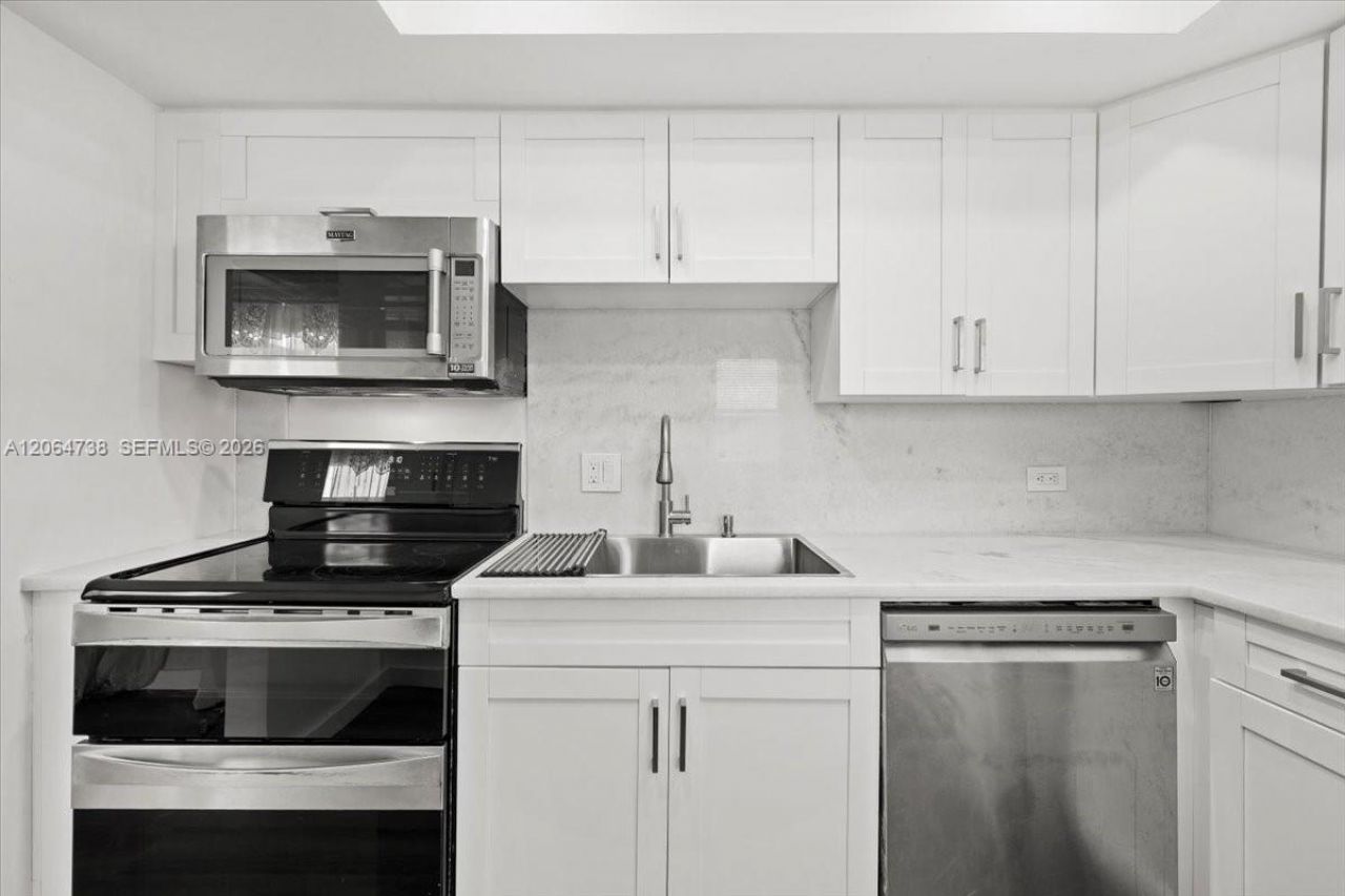 447 NE 195 Th St , Unit 414, Miami, FL 33179 Photo