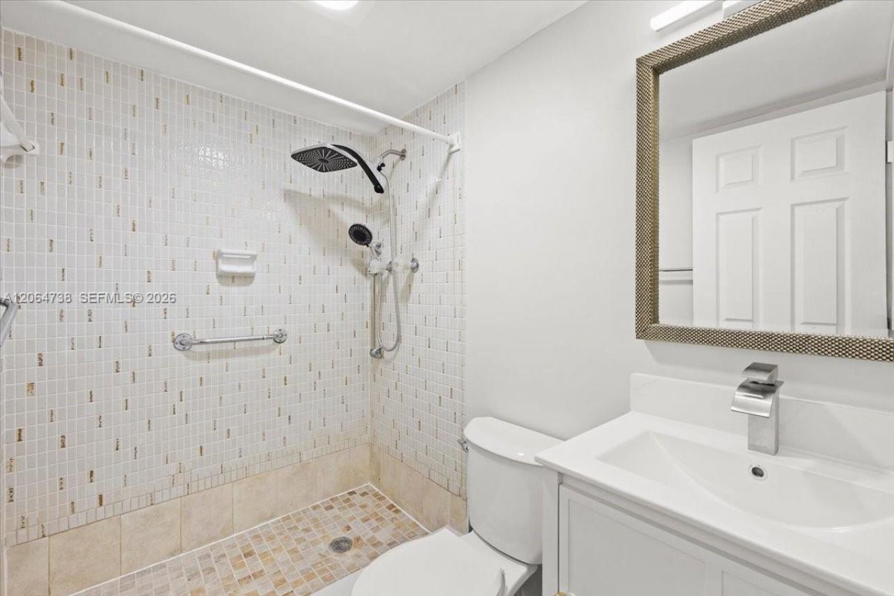 447 NE 195 Th St , Unit 414, Miami, FL 33179 Photo