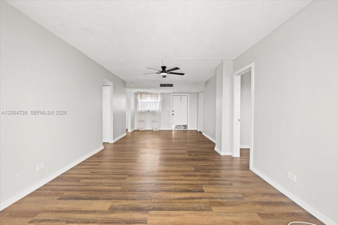 447 NE 195 Th St , Unit 414, Miami, FL 33179 Photo