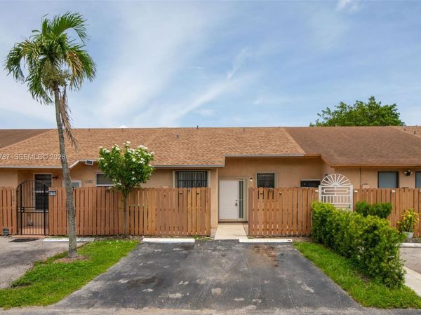 6707 NW 193rd Ln , Hialeah, FL 33015