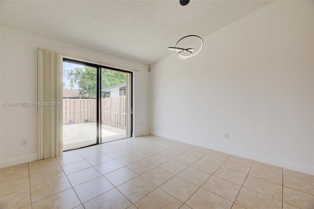 6707 NW 193rd Ln, Hialeah, FL 33015 Photo
