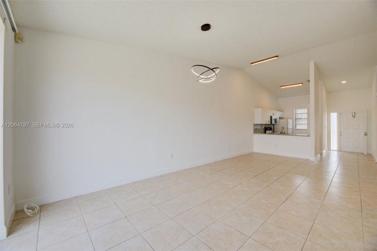 6707 NW 193rd Ln, Hialeah, FL 33015 Photo