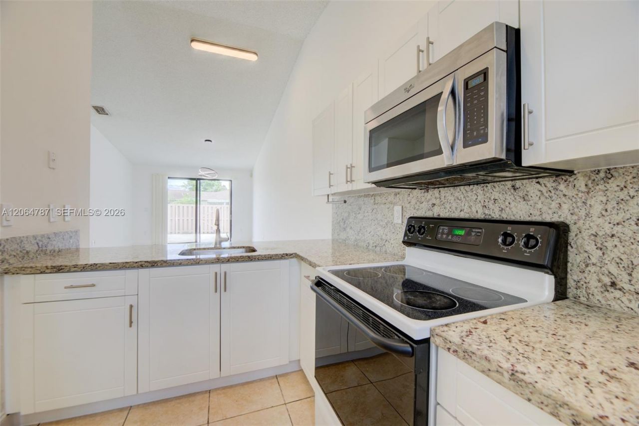 6707 NW 193rd Ln, Hialeah, FL 33015 Photo
