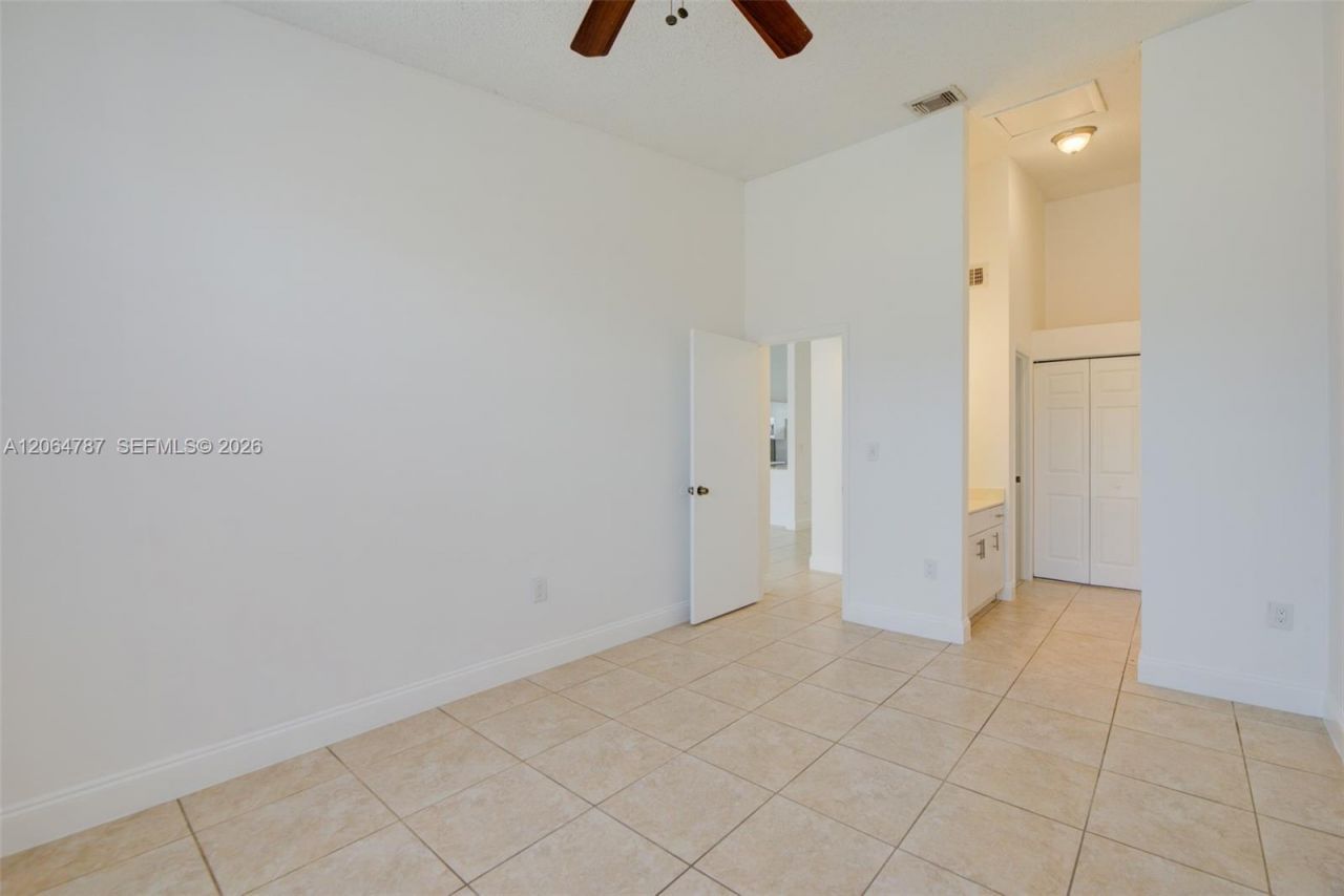 6707 NW 193rd Ln, Hialeah, FL 33015 Photo