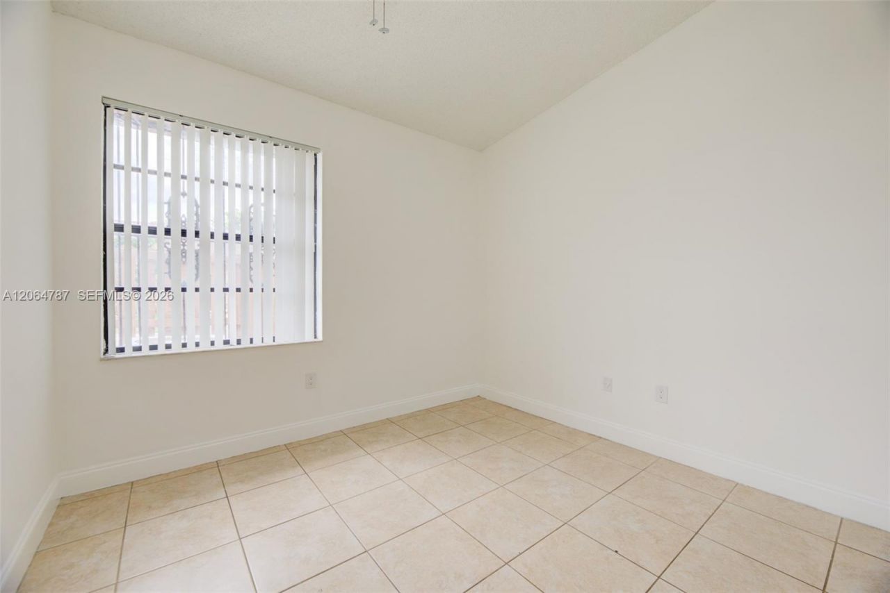 6707 NW 193rd Ln, Hialeah, FL 33015 Photo