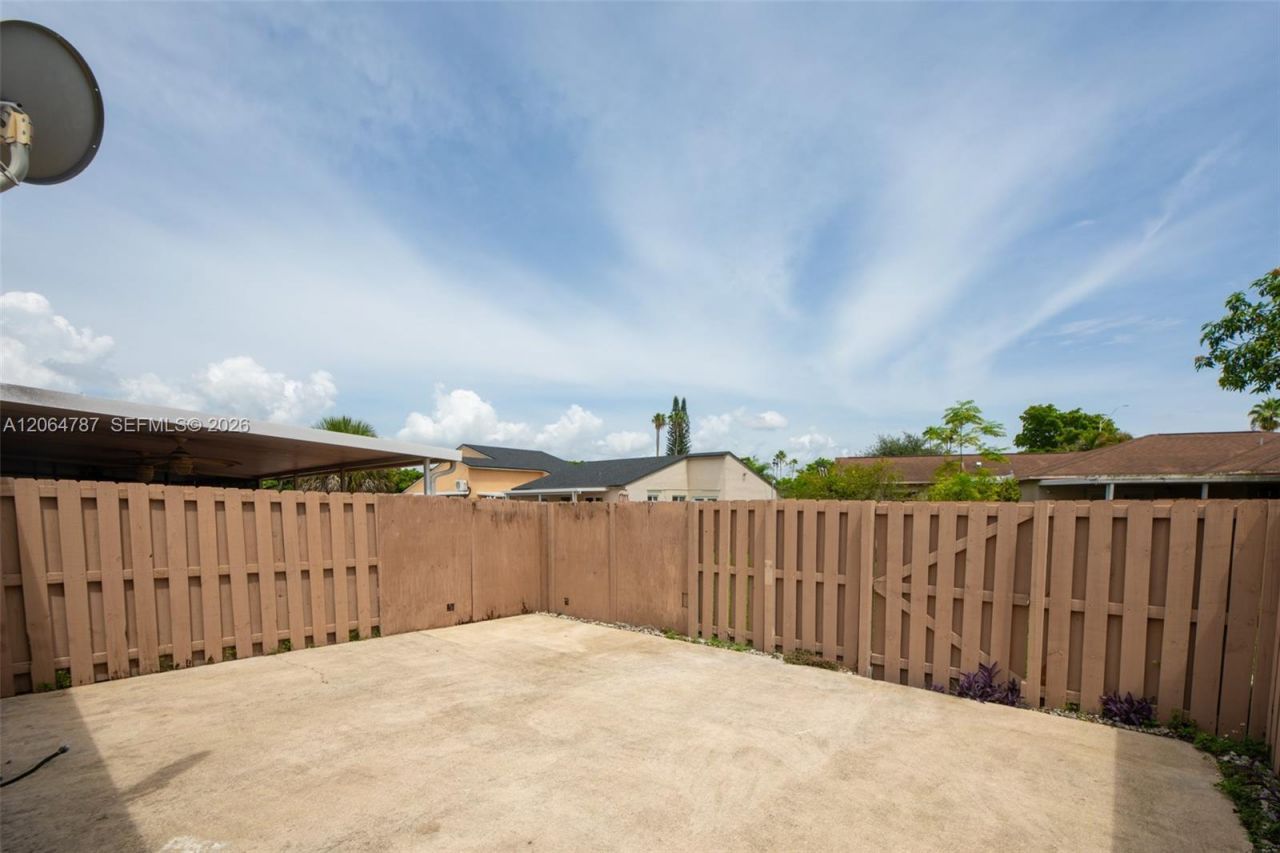 6707 NW 193rd Ln, Hialeah, FL 33015 Photo