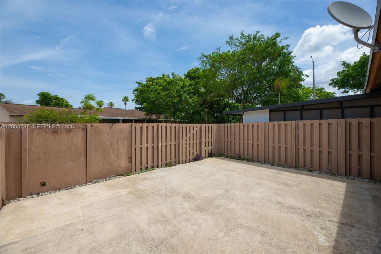 6707 NW 193rd Ln, Hialeah, FL 33015 Photo