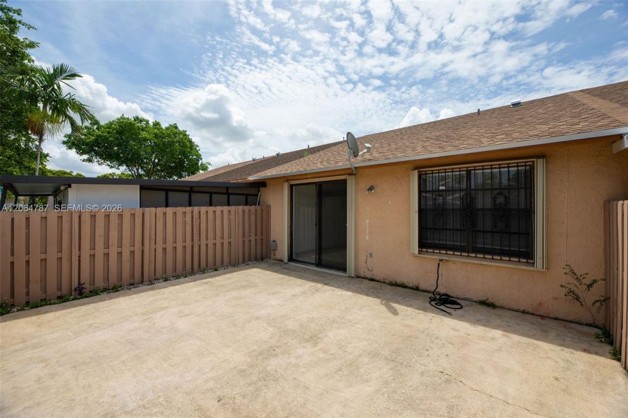 6707 NW 193rd Ln, Hialeah, FL 33015 Photo
