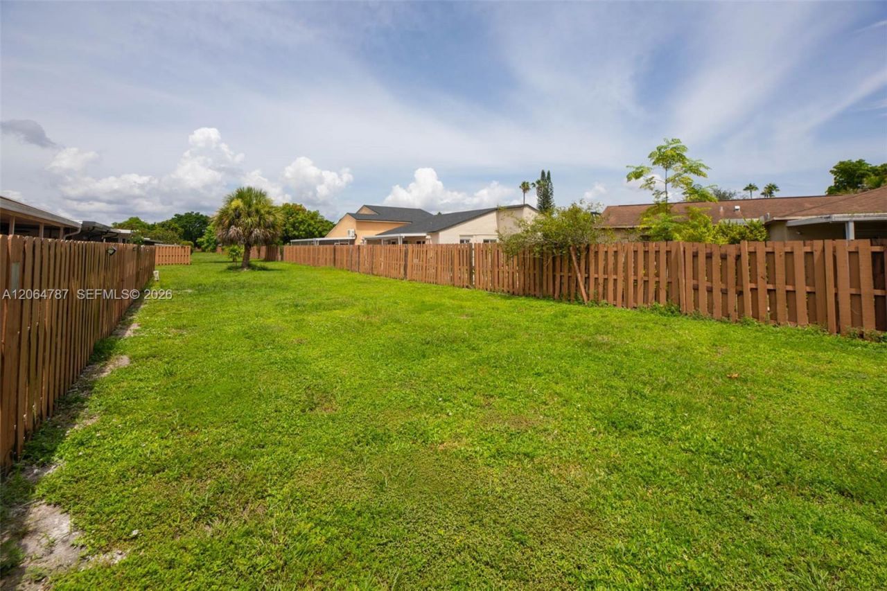 6707 NW 193rd Ln, Hialeah, FL 33015 Photo