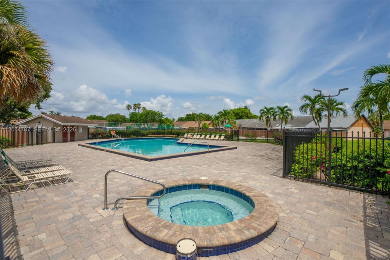 6707 NW 193rd Ln, Hialeah, FL 33015 Photo