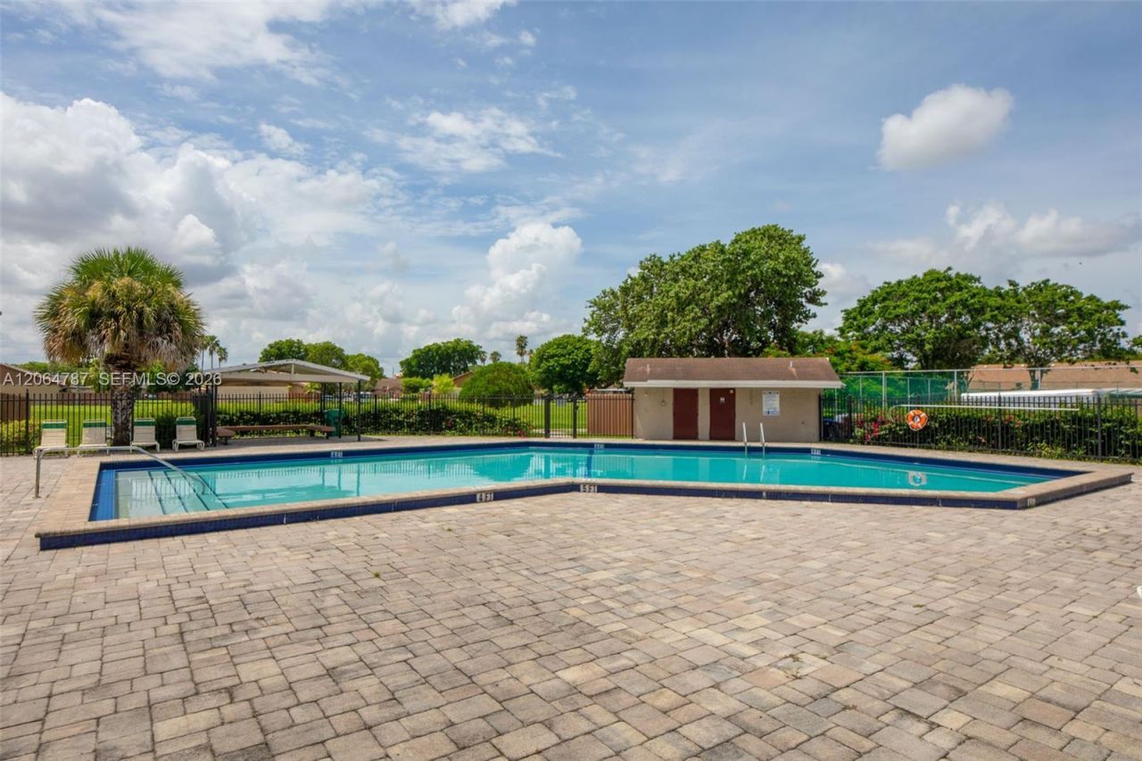 6707 NW 193rd Ln, Hialeah, FL 33015 Photo
