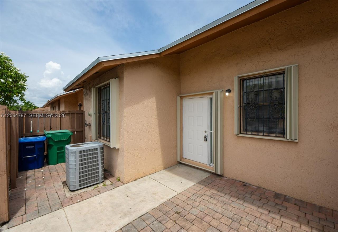 6707 NW 193rd Ln, Hialeah, FL 33015 Photo