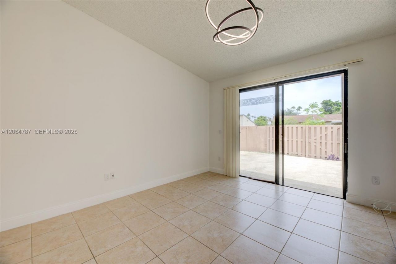6707 NW 193rd Ln, Hialeah, FL 33015 Photo